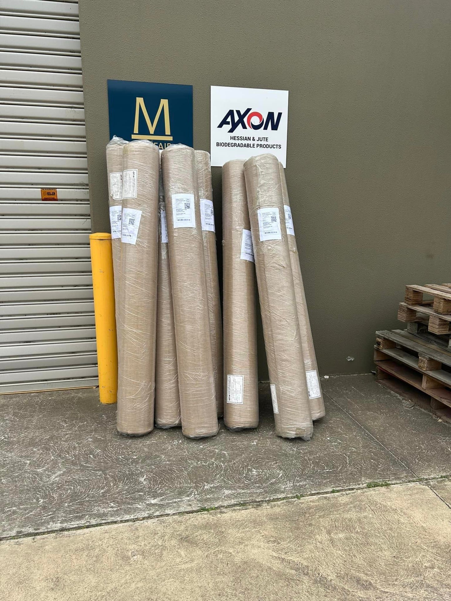 Hessian Cloth 3.58m W x 25m L 18oz 305gsm Roll