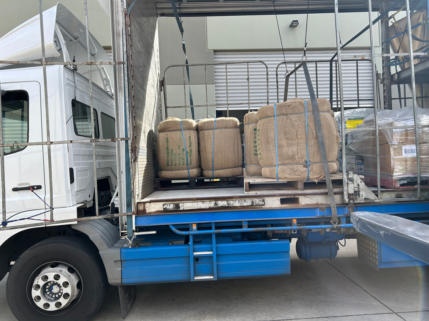 Bulk Hessian Bags Bale 94cm x 56cm 335g L Size 500 Bags a Bale